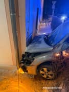 Wjechał Kią w kościół