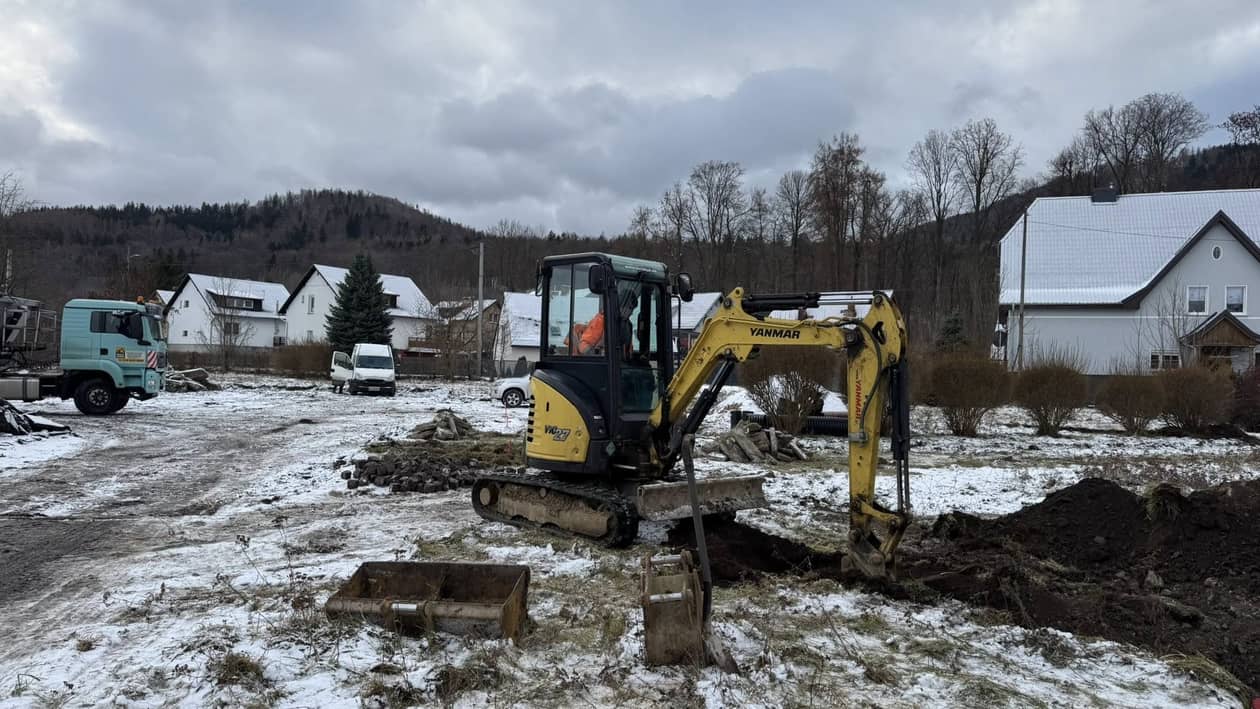 Powiat karkonoski: Nowe boisko w Piechowicach w budowie