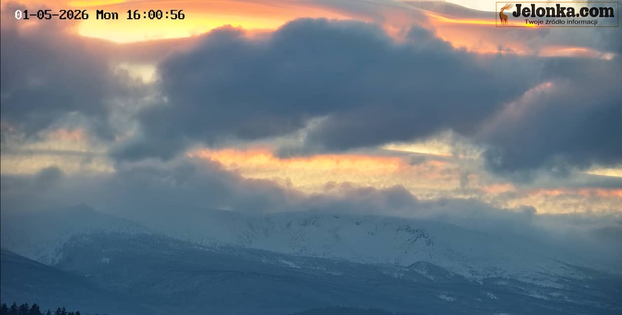 Karkonosze: Śnieżne Kotły w zimowej scenerii