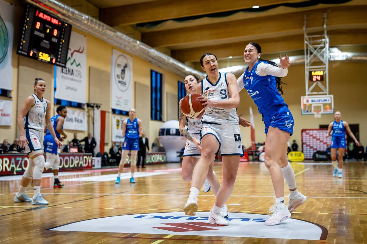 Jelenia Góra: Kasa rządzi w sporcie. Jednostronne derby