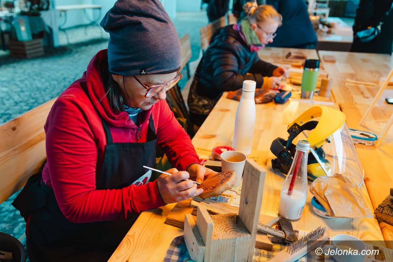 Karpacz: Robi anioły z desek