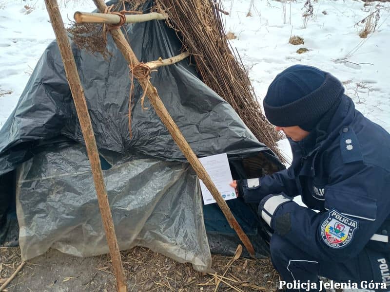 Podgórzyn: Przebywał na mrozie w prowizorycznym namiocie