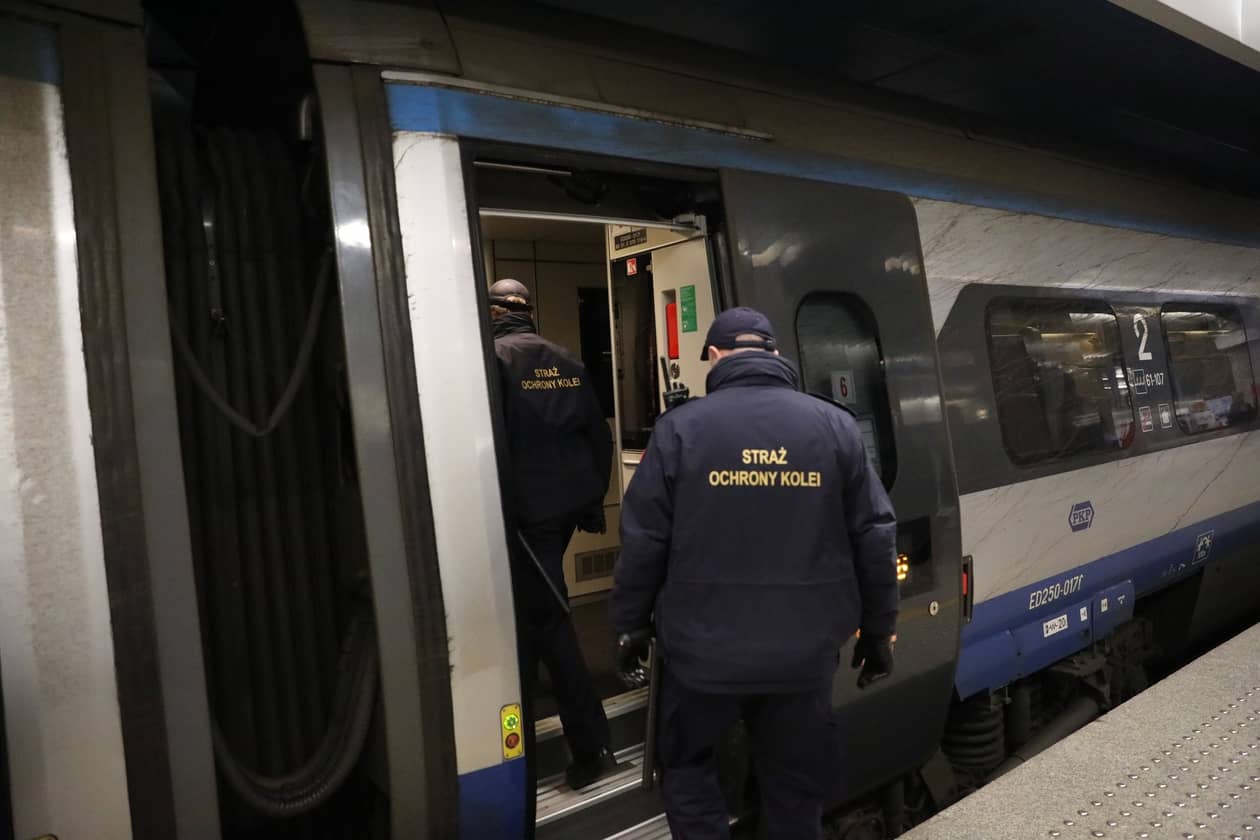 Dolny Śląsk: Pijany pobił obsługę pociągu