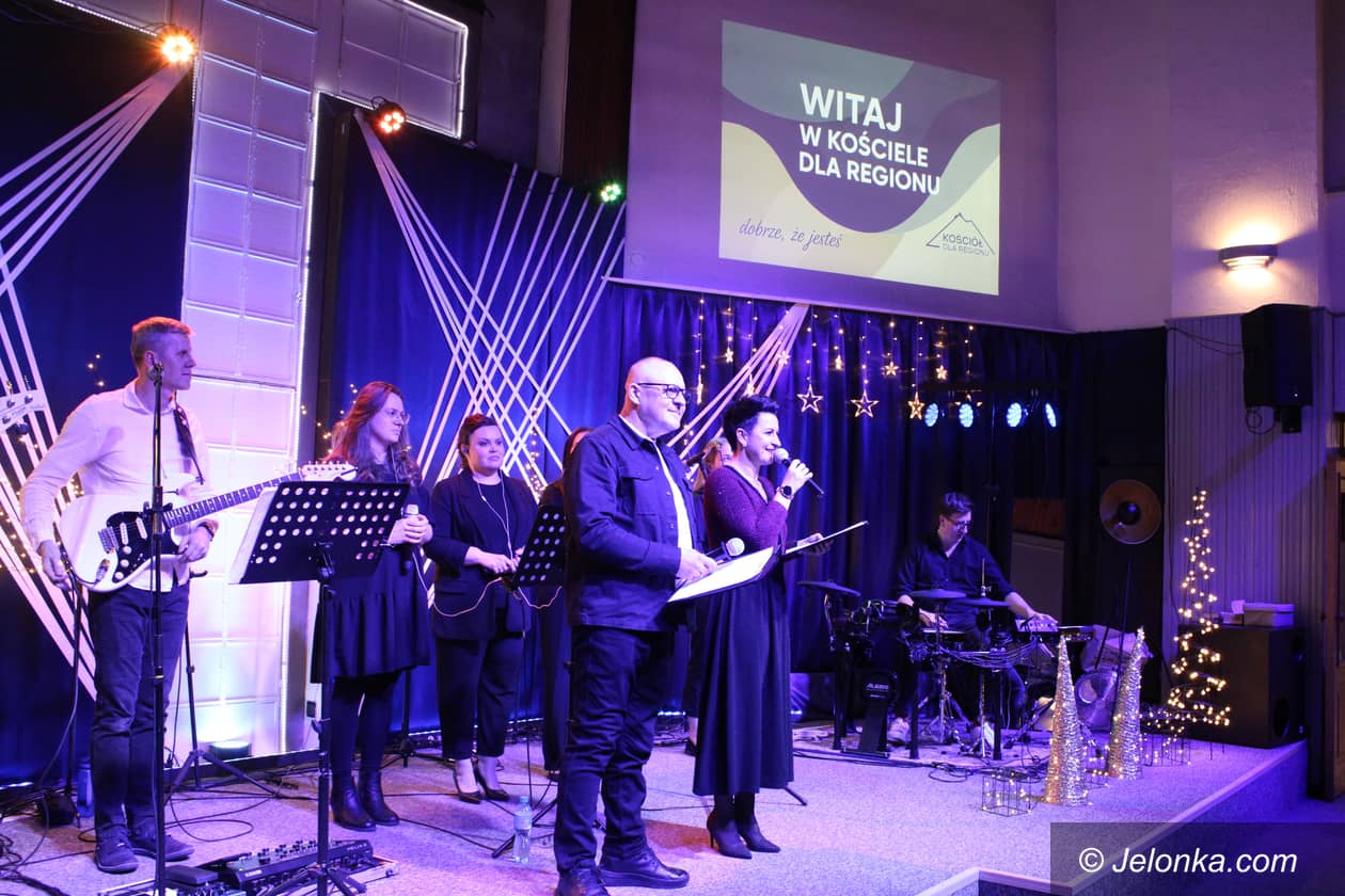 Janowice Wielkie: Powitali Nowy Rok w rytmie gospel