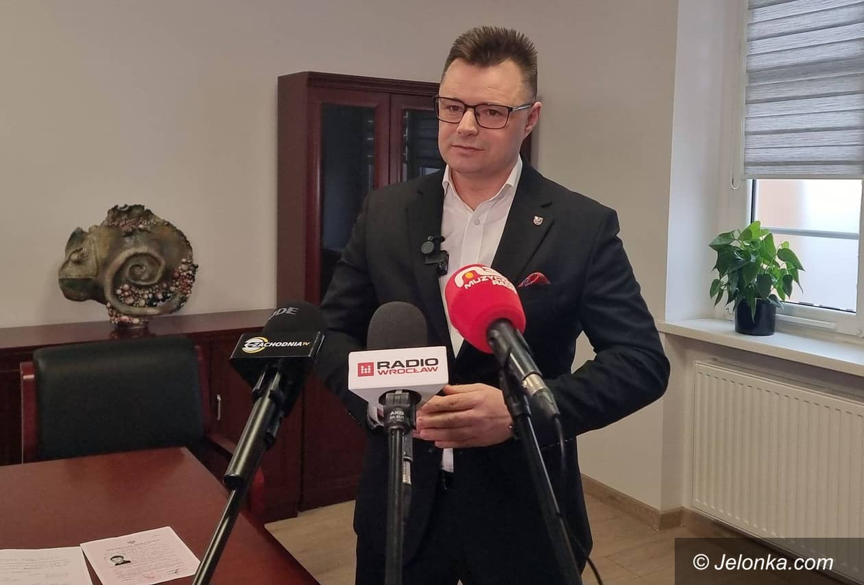 Powiat karkonoski: Starosta wyjaśnia w sprawie swojego wykształcenia