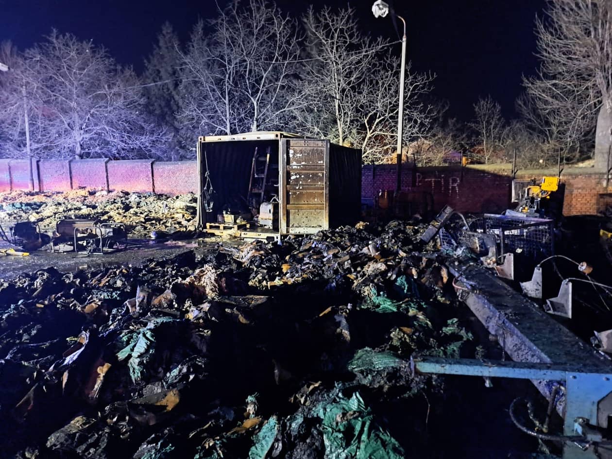 Dolny Śląsk: Strażak ranny w wybuchu kontenera