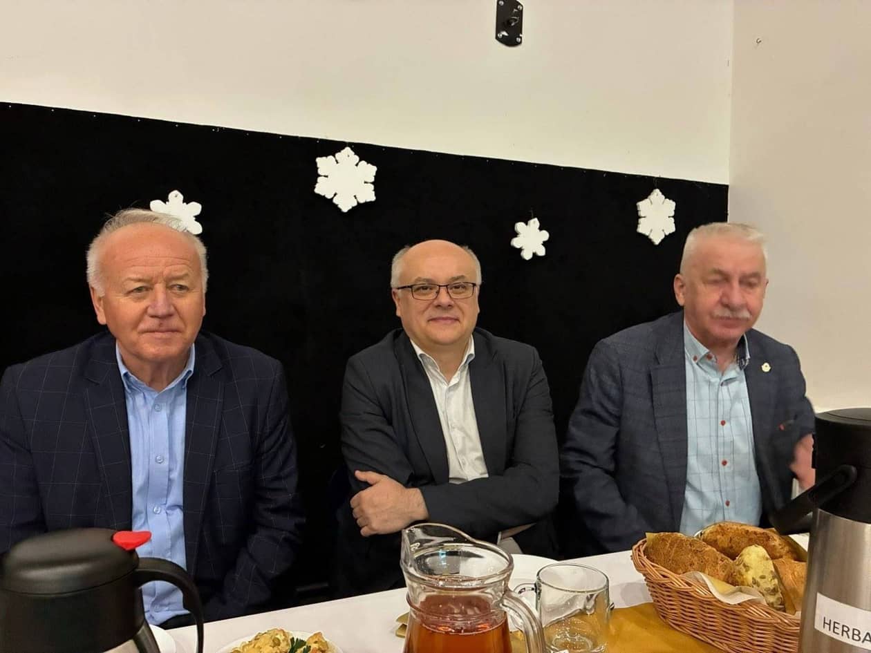 Powiat: Dziwne ruchy w powiatowej polityce