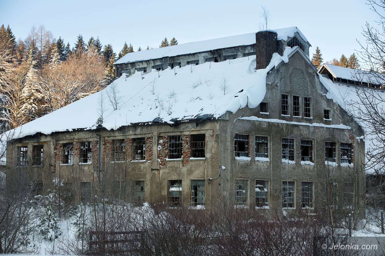 Szklarska Poręba: Huta w Szklarskiej Porębie nie może doczekać się ratunku