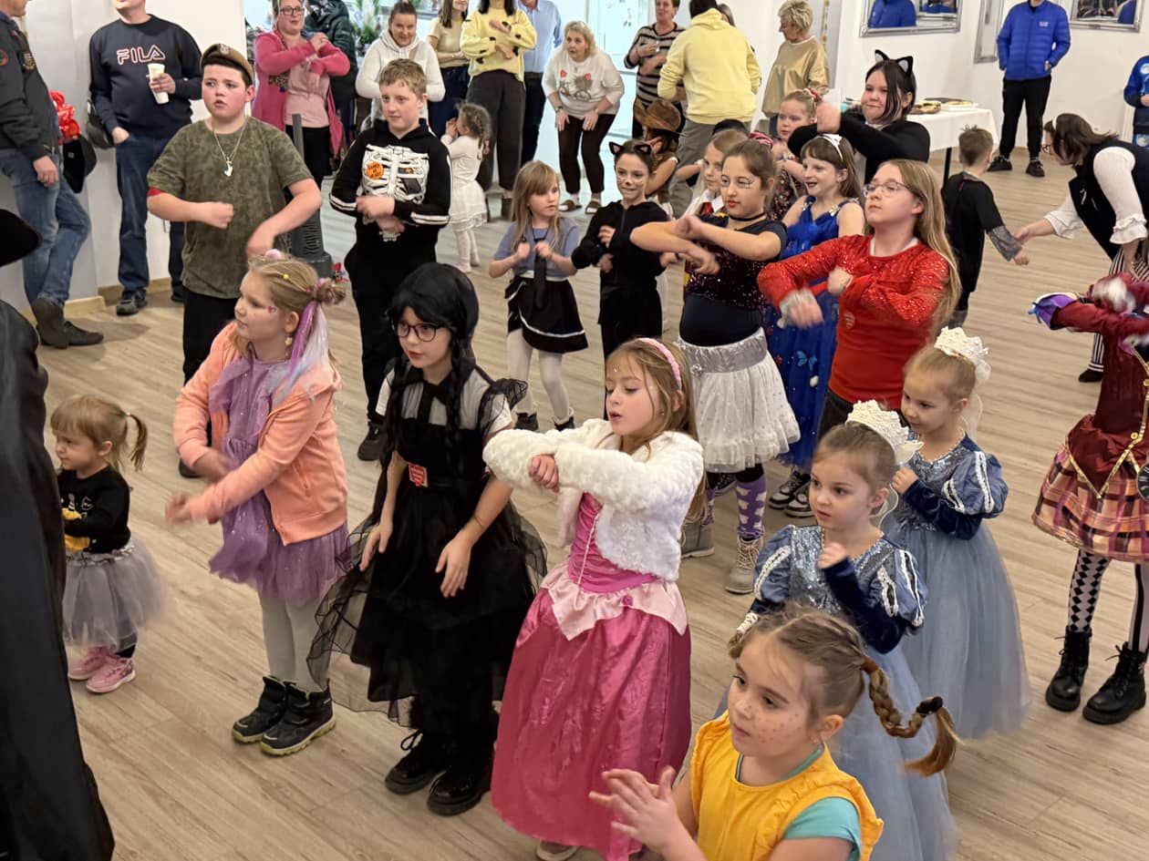 Jeżów Sudecki: Bal karnawałowy w Siedlęcinie – radość, integracja i wspólna zabawa