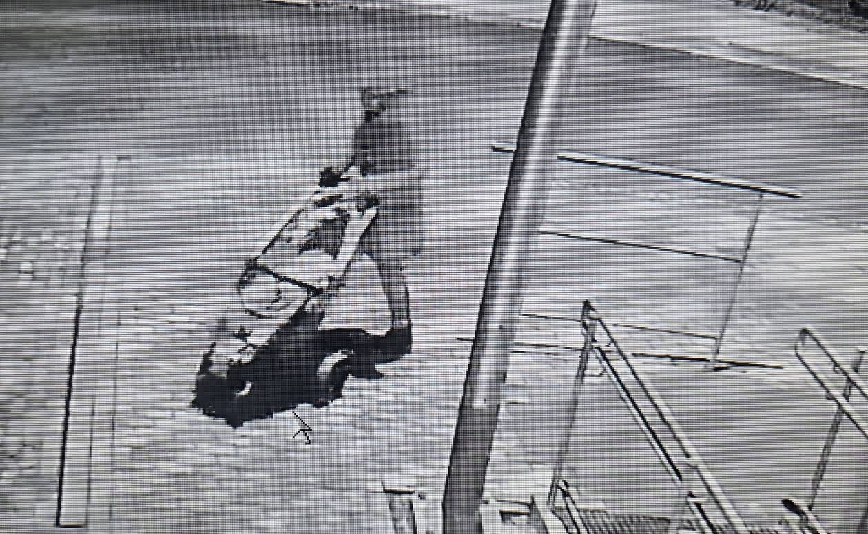 Mysłakowice: Nielegalny skład ubrań przy urzędzie