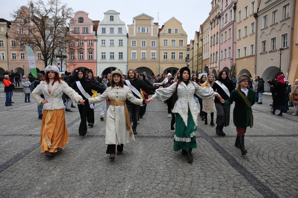 Jelenia Góra: Ósmy raz zatańczyli na jeleniogórskim rynku!