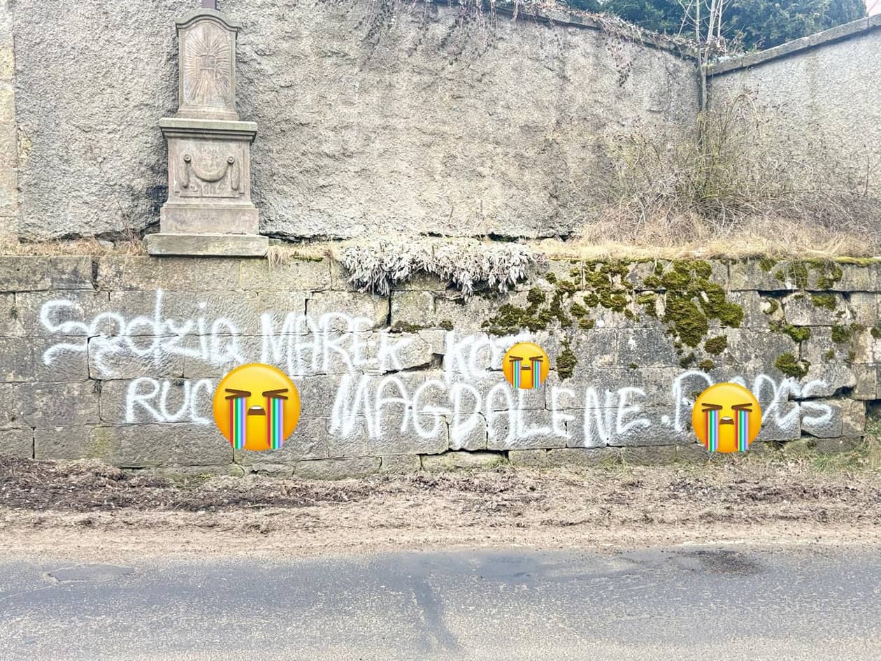 Dolny Śląsk: Wulgaryzmy na kościelnym murze