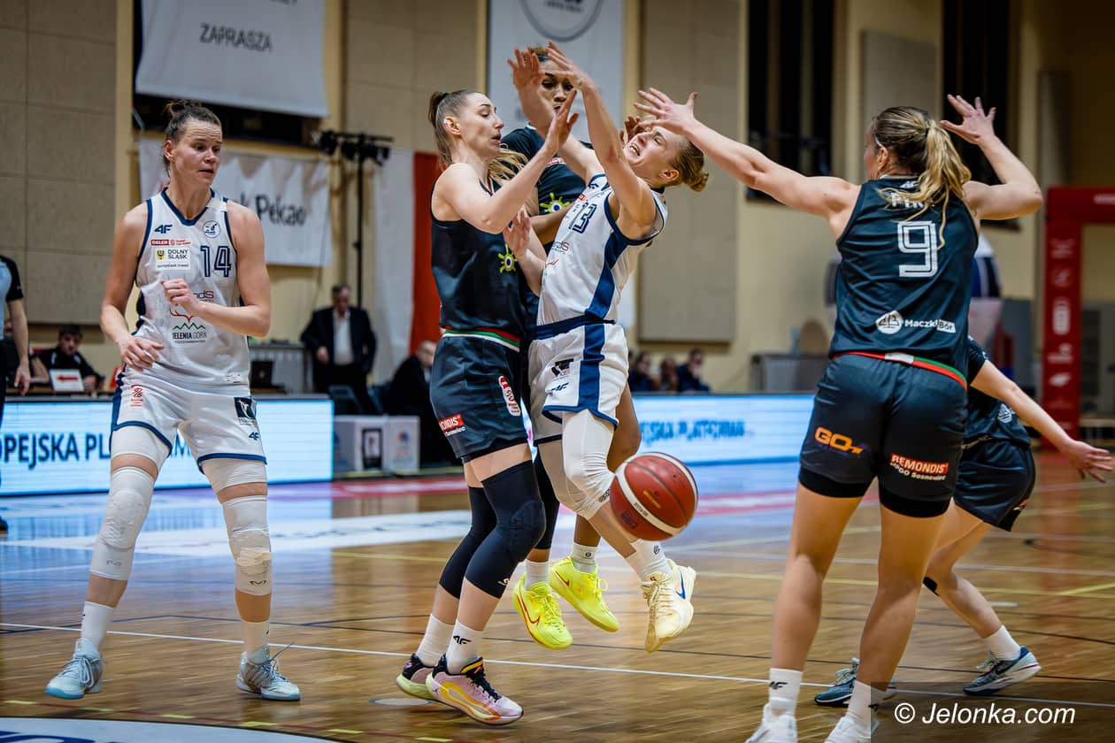 Jelenia Góra: Rozstrzelane przez zaciąg zza granicy