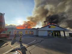 Olbrzymi pożar jednego z dyskontów spożywczych