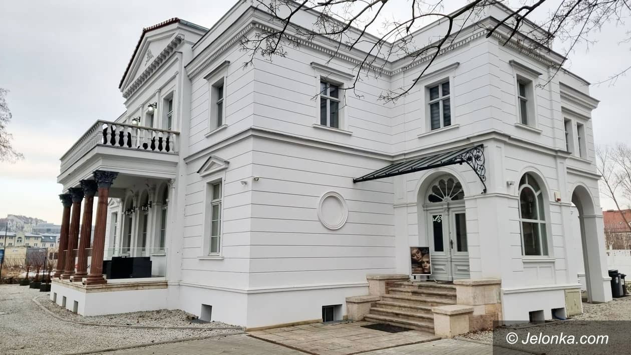 Jelenia Góra: O finale WOŚP, polonezie maturzystów i odwołaniu Przewodniczącej Rady Powiatu