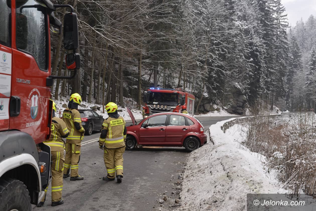 Szklarska Poręba: Poślizg na drodze