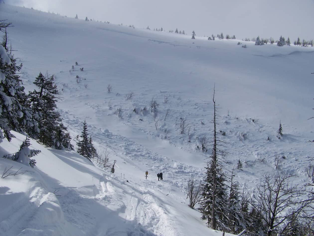 Karkonosze: Śniegu na Śnieżce jak na lekarstwo