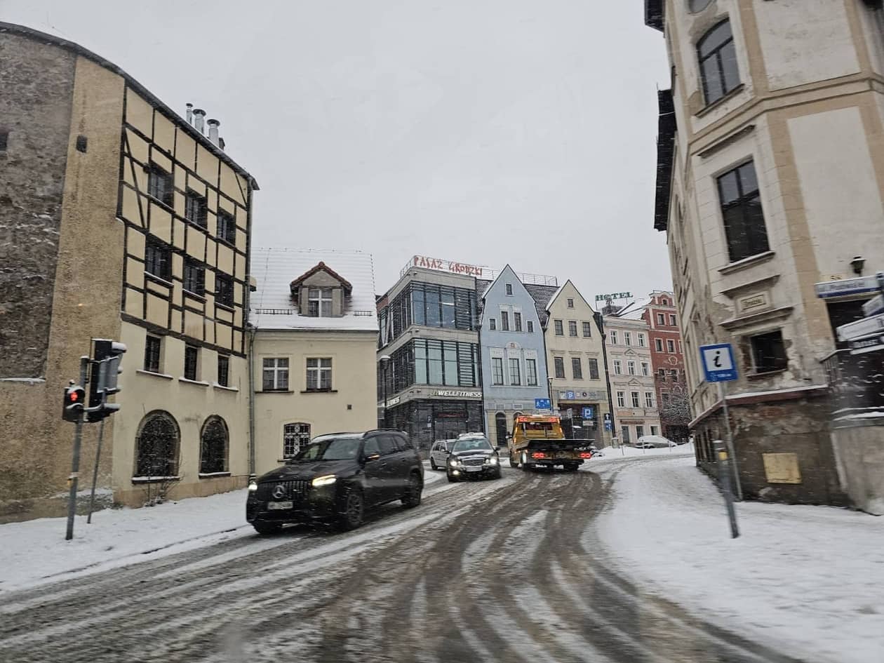 Jelenia Góra: Uwaga kierowcy, noga z gazu