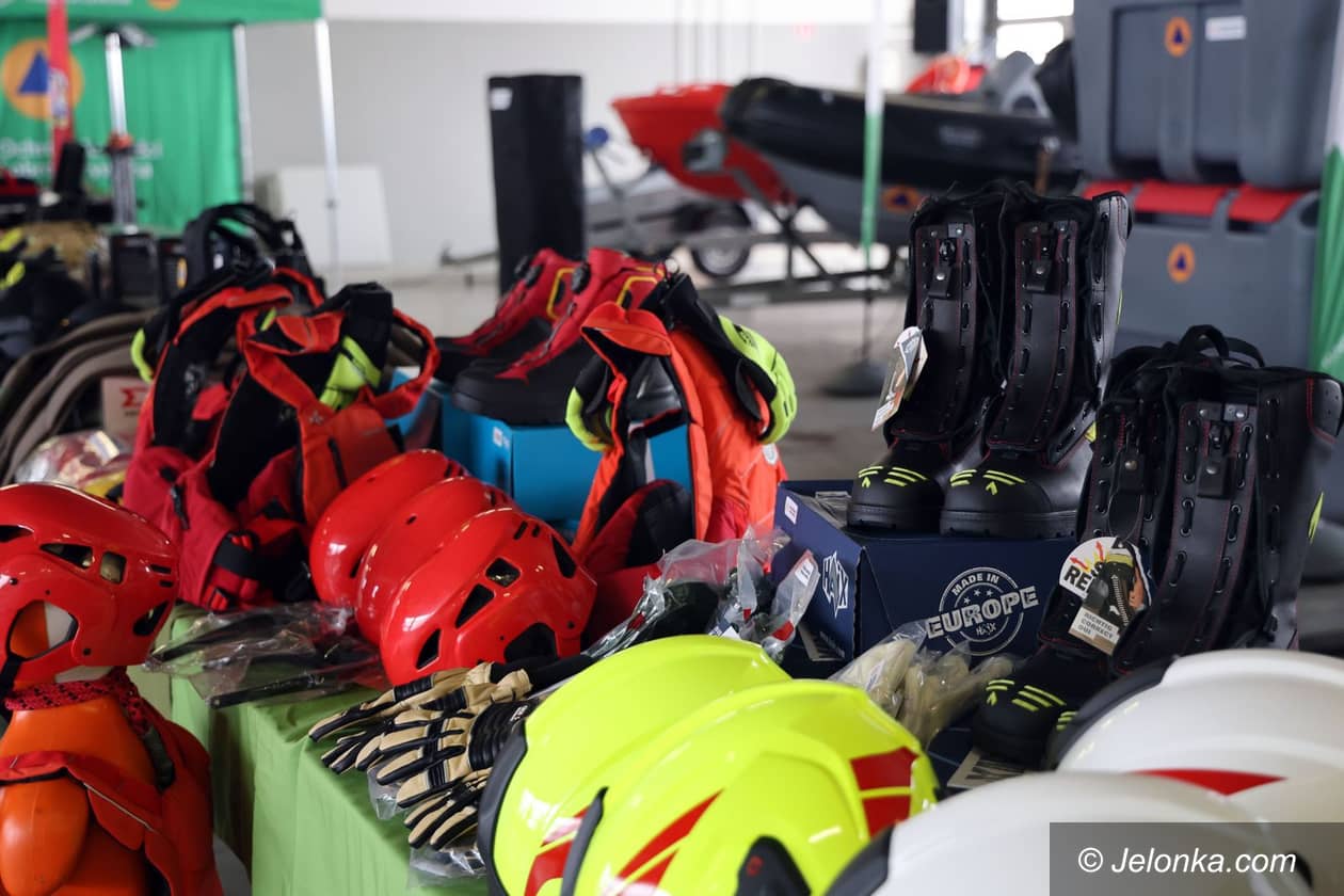 Jelenia Góra: Drony, łodzie i defibrylatory dla służb ratowniczych
