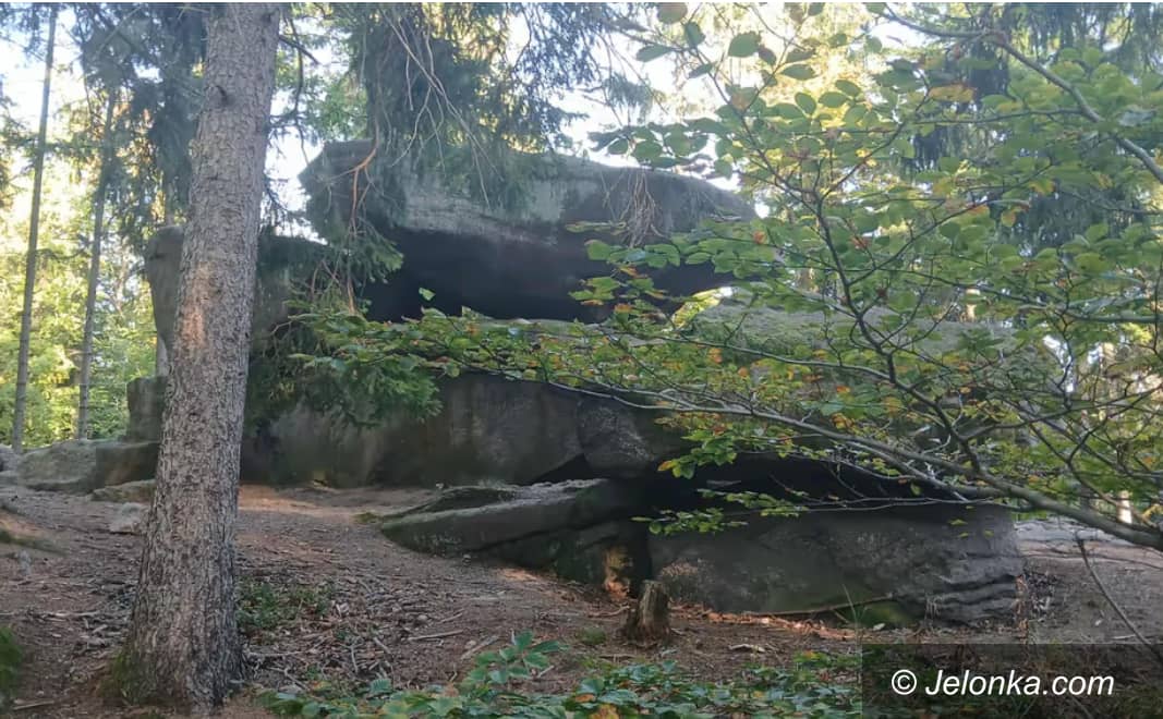 Powiat karkonoski: Śpiew z wnętrza skały – opowieść o skale Chybotek