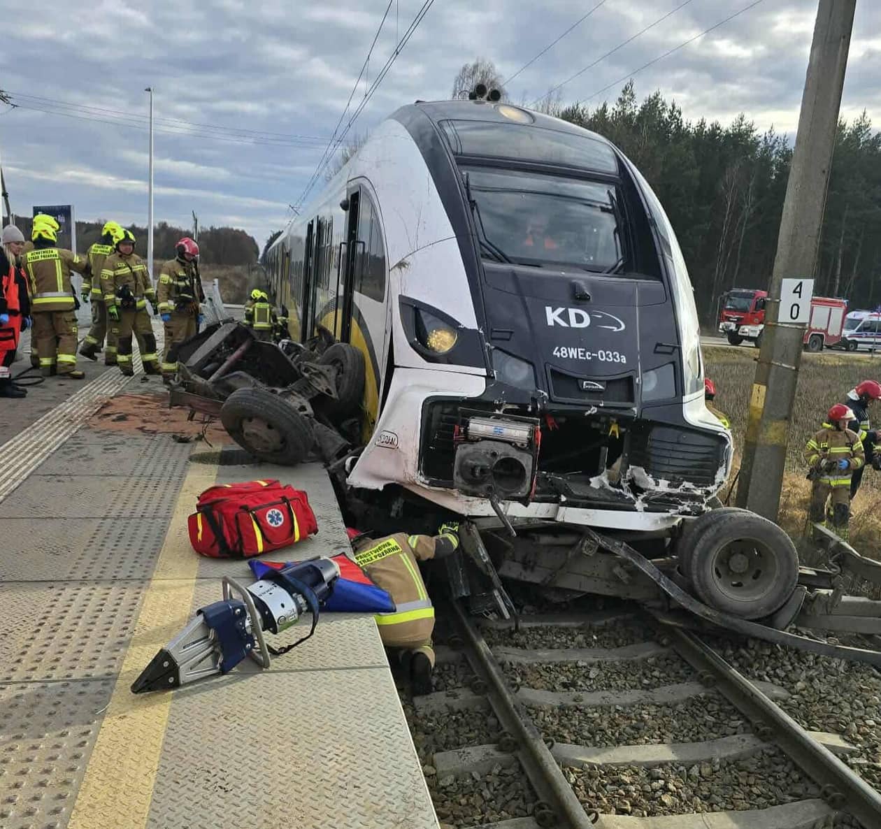 Dolny Śląsk: Bus zmiażdżony przez pociąg, śmierć kierowcy!