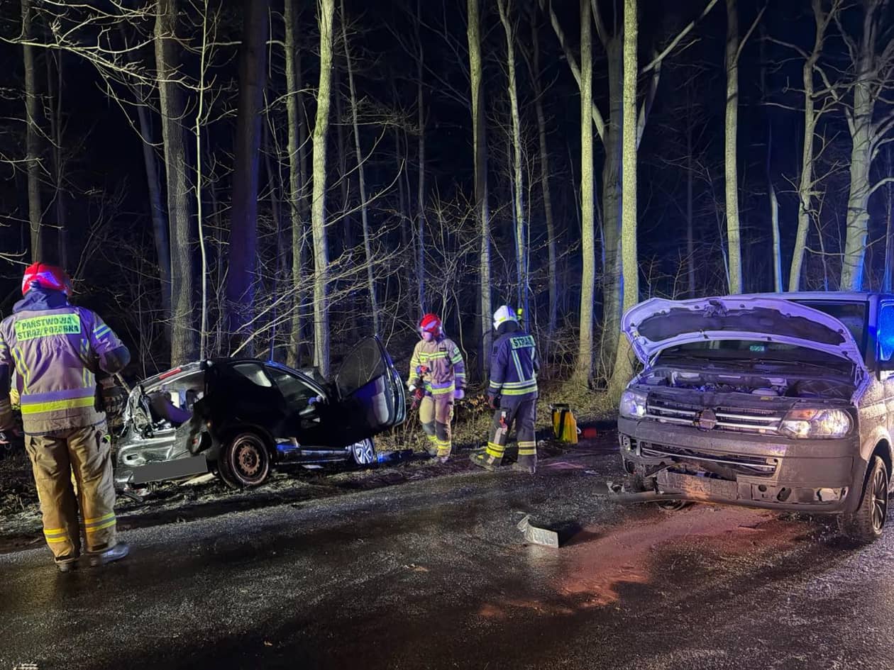 Region: Mocny "dzwon" busa z osobówką