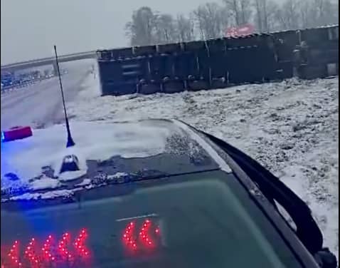 Autostrada A4: Kierowca ciężarówki wypadł z drogi na A4