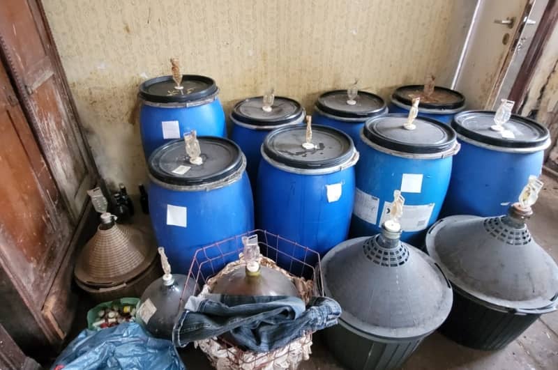 Jelenia Góra: Bimber, zacier i gąsiory na wsi