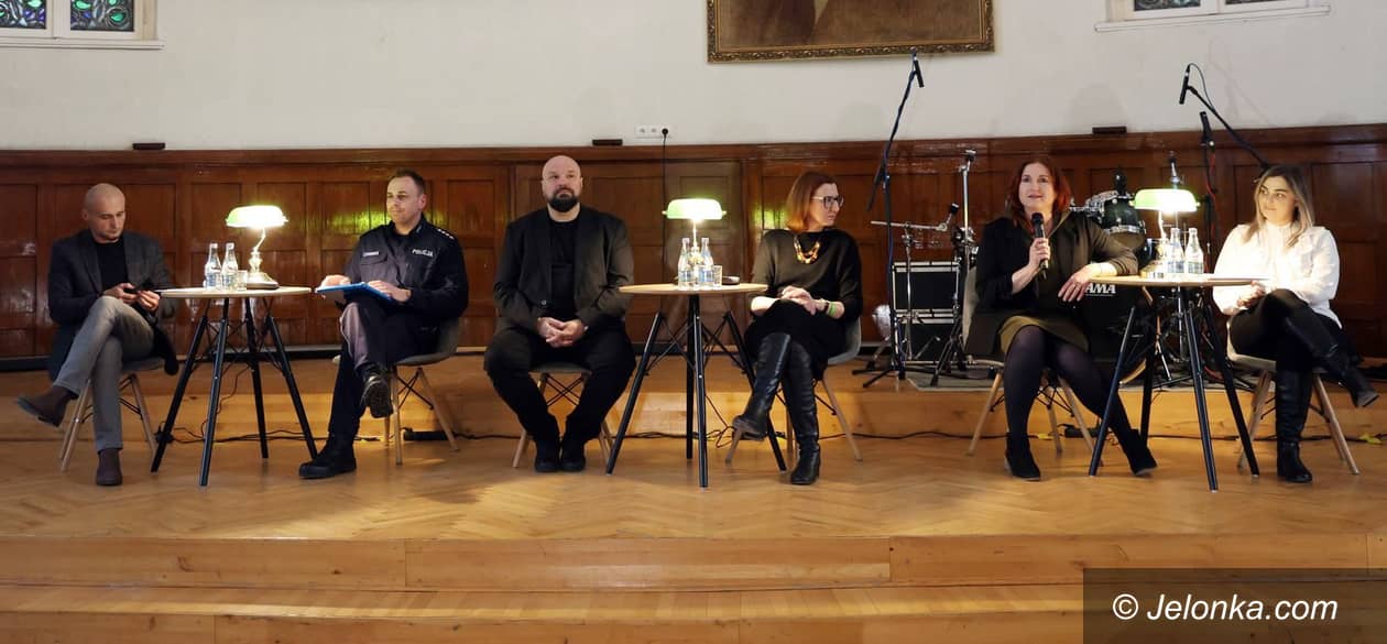 Jelenia Góra: Debata o bezpieczeństwie dzieci i młodzieży