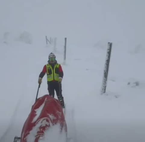 Karkonosze: Zgubieni w śniegu i wietrze. Trudna akcja ratunkowa na Śnieżce
