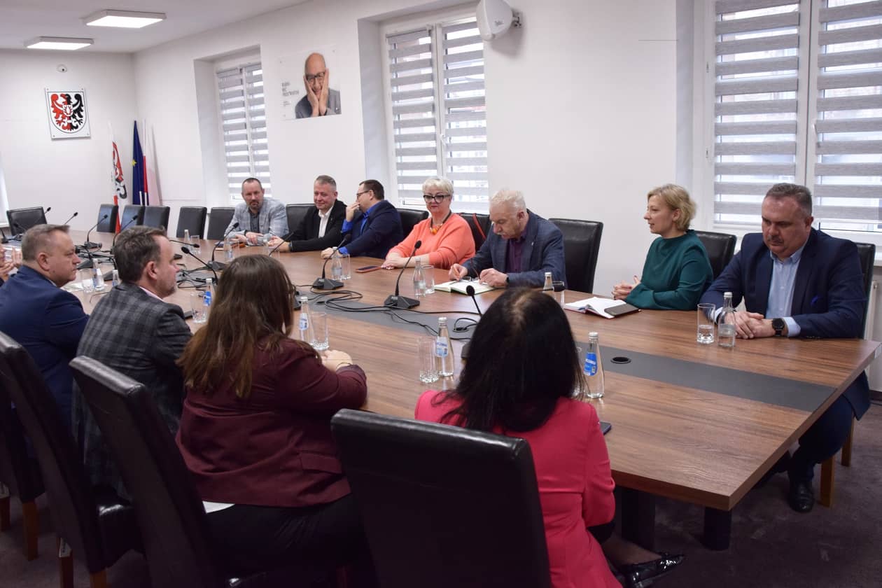 Powiat karkonoski: Nowe władze powiatu spotkały się z samorządowcami