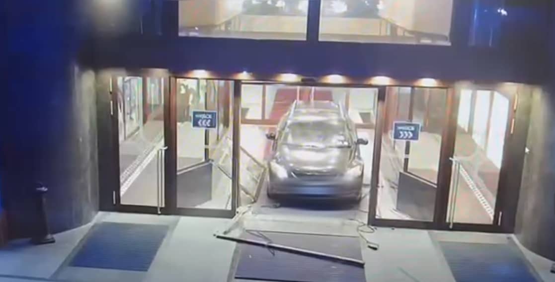 Karpacz: Tak obywatel Anglii wjechał do Hotelu Gołębiewski