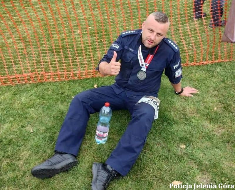 Jelenia Góra: Policjant łączy służbę z ekstremalnym bieganiem
