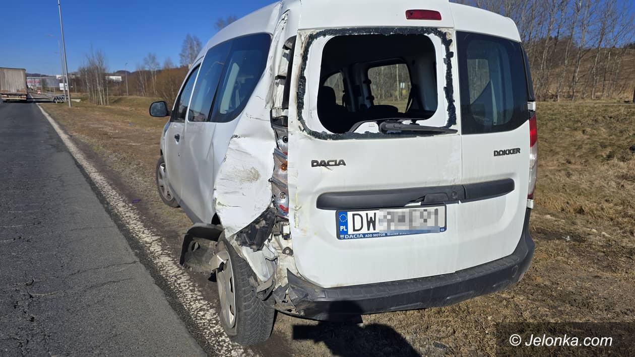 Jelenia Góra: Lawetą w Dacię