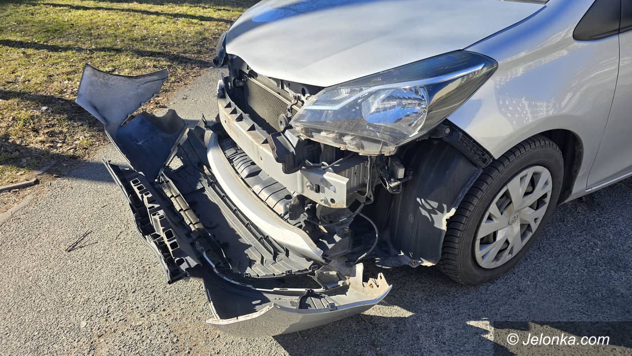 Jelenia Góra: Kolizja autobusu z osobowym