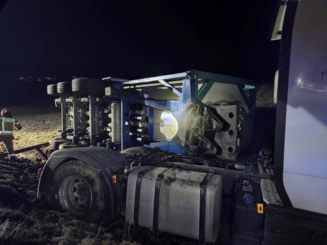 Dolny Śląsk: Groźny wypadek: cysterna poza jezdnią