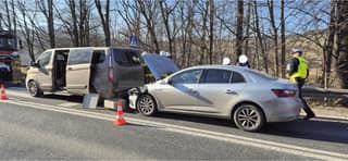 Ranni w wypadku busa z osobówką