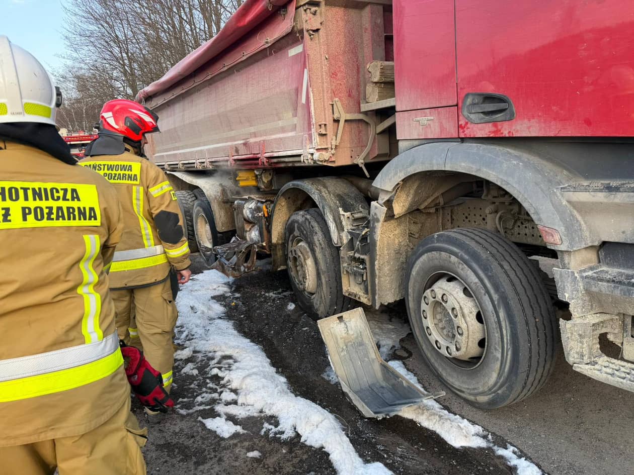 Kaczorów: Pożar ciężarówki na drodze do Jeleniej Góry