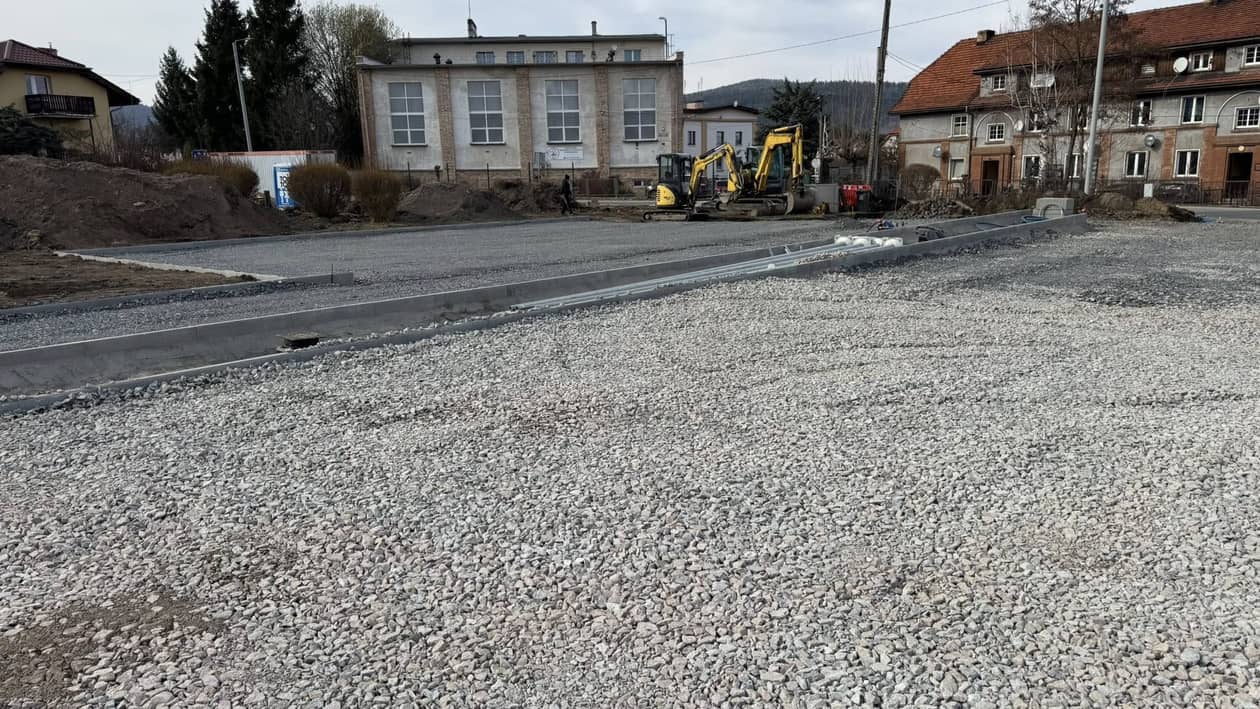 Powiat karkonoski: W Piechowicach powstaje nowe boisko
