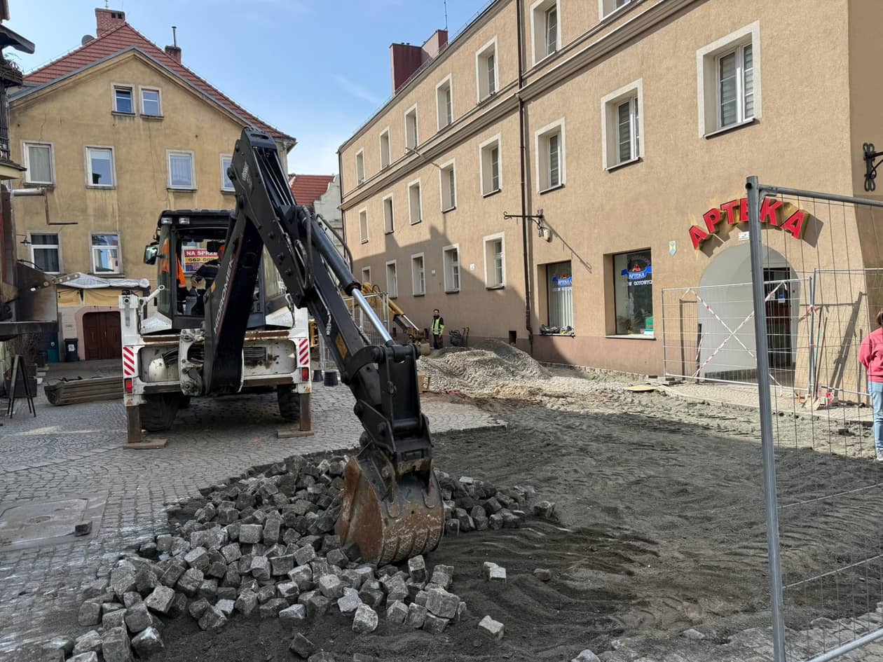 Jelenia Góra: O nowym domu dziecka, powrocie bociana i spotkaniu z legendą futbolu