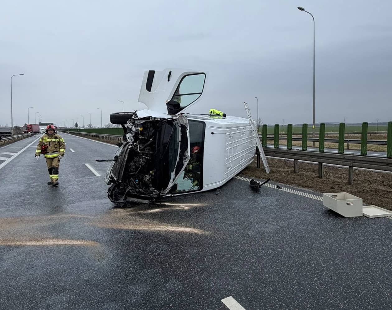 Jawor: Bus sunął bokiem