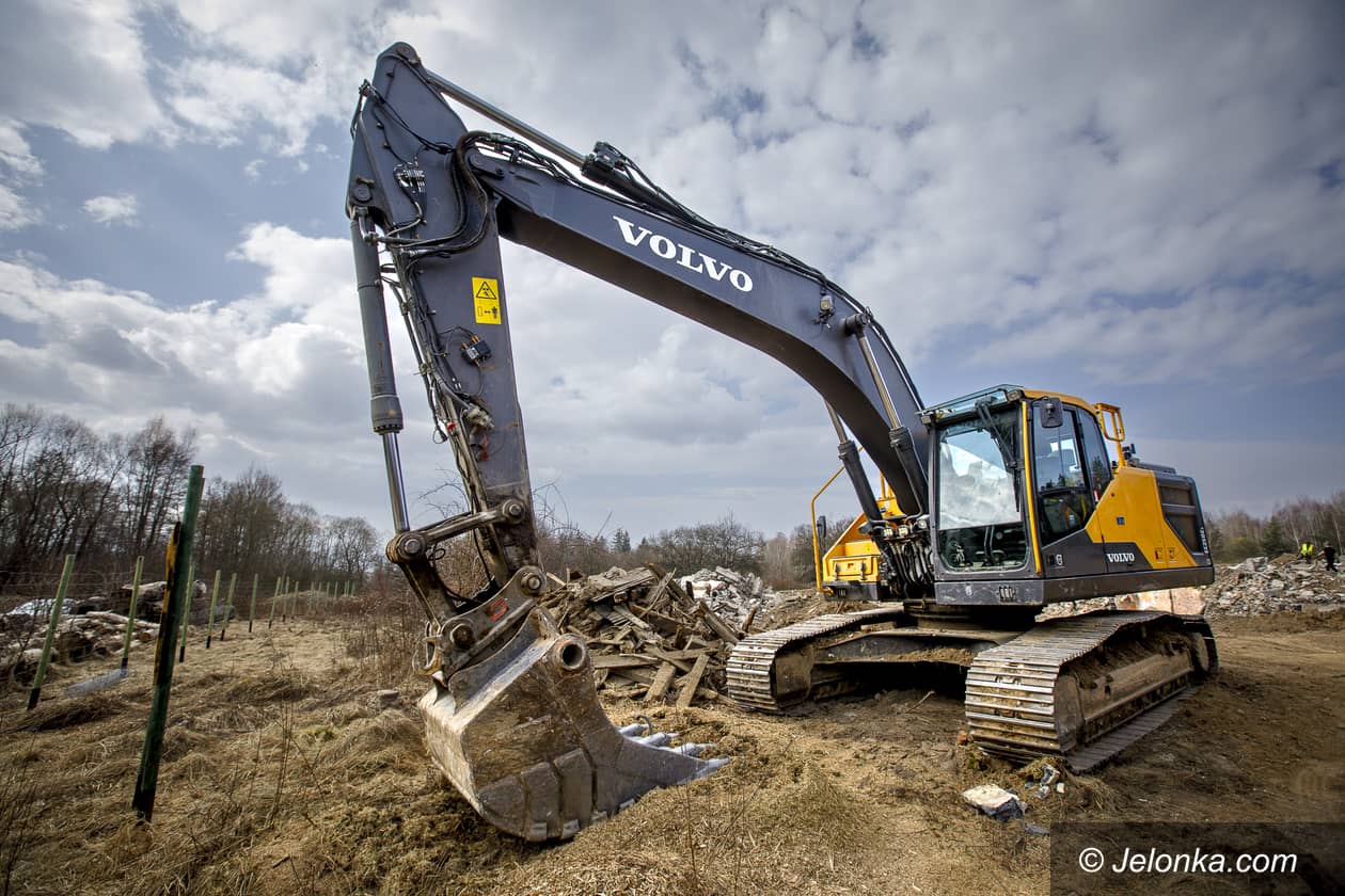 Jelenia Góra: Zrujnowany teren Juventuru ożywa – powstaje nowe osiedle