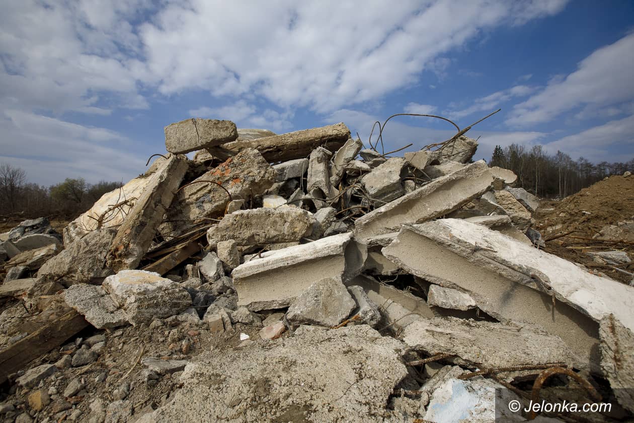 Jelenia Góra: O sprzedaży pałacu, odkryciu w Jeziorze Pilchowickim i konferencji kobiet
