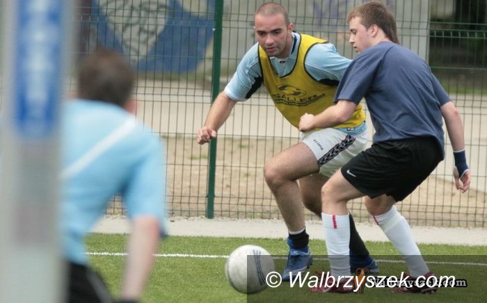 Wąłbrzych, Podzamcze: Górnik Nowe Miasto wyprzedza Palermo