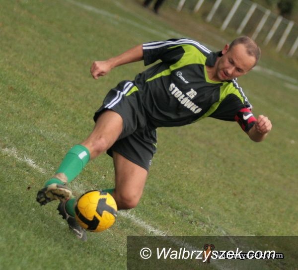 Jaroszów: Klasa A: Lider wygrał na trudnym terenie w Jaroszowie