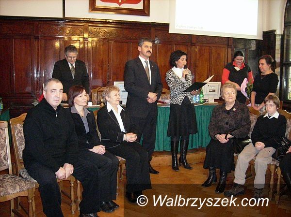 Wałbrzych: Kwiaty dla zasłużonych