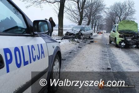 REGION, powiat świdnicki: Karambol na trasie do Dzierżoniowa. 2 rannych.
