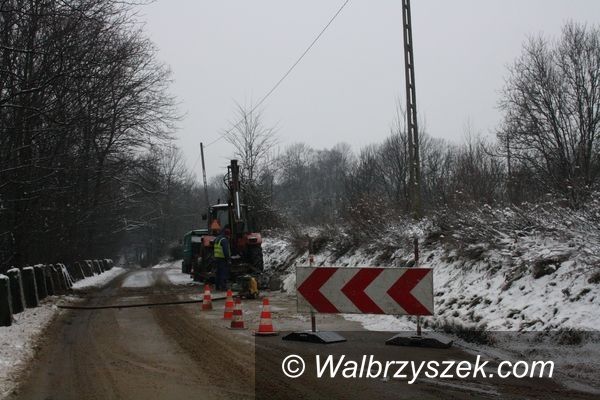 Wałbrzych: Pęknięcie rury na Starachowickiej