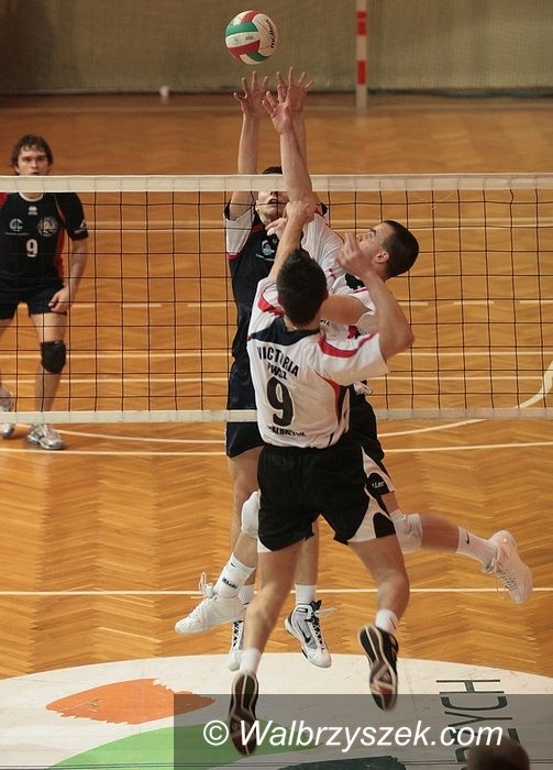 Wałbrzych, OSiR: II liga: Tragiczna gra siatkarzy. III liga coraz bliżej