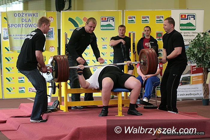 Wałbrzych: Najsilniejsi wyciskali